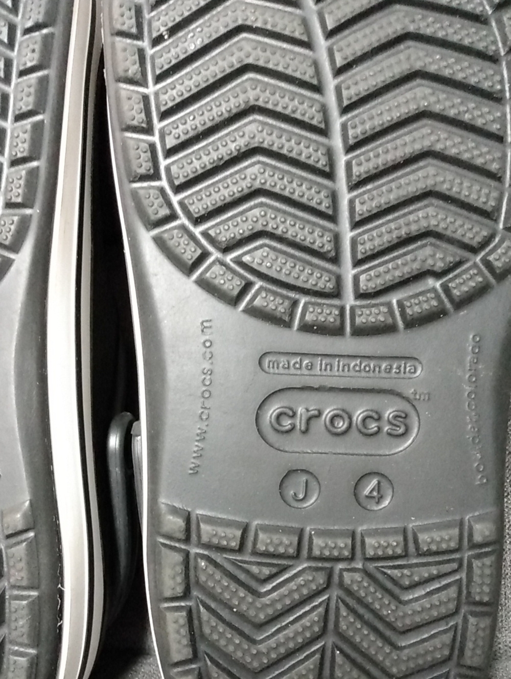 CROCS Kid's Crocband Clog Black Slip-On w/ White Trim Big Kids Size J4 - Picture 11 of 12